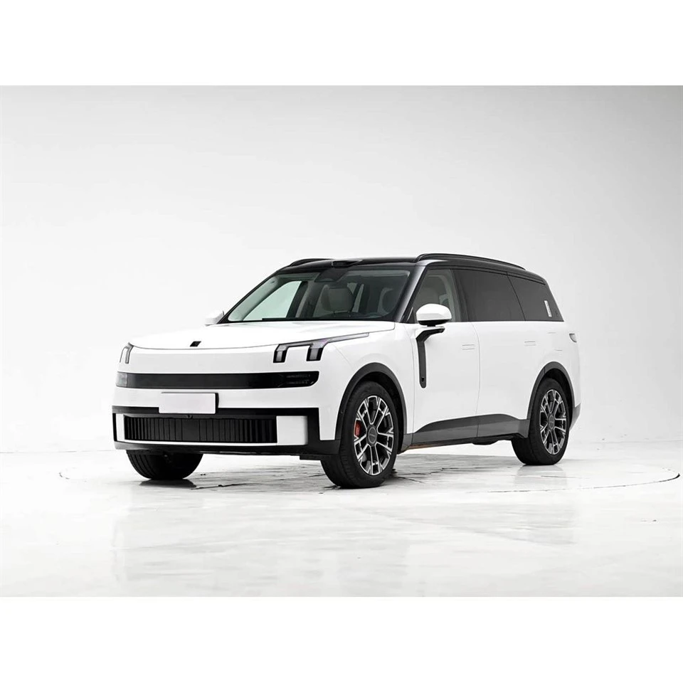 Lynk & Co 900 SUV